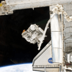 la ELC-3 è trasferita dallo shuttle Endeavour della missione STS-134 alla ISS dal Canadarm2 (2016)