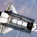 Lo shuttle Atlantis della missione STS-112 con all’interno il segmento S1 da installare (2002)