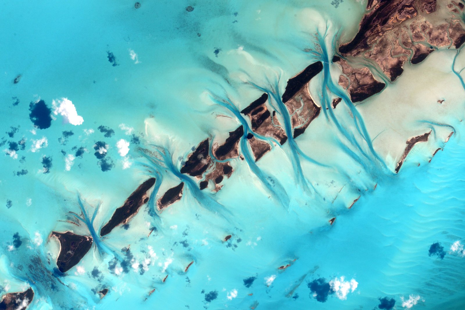 Le isole Bahamas fotografate da Scott Kelly nel 2015. Credits: NASA. 