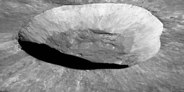 Il cratere Giordano Bruno, sulla faccia a noi nascosta della Luna. E' uno dei luoghi più probabili per costruire un telescopio. Credits: NASA/Goddard/Arizona State University