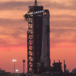 Il Falcon 9 con la capsula Dragon pronti al lancio di Crew-2. Credits: NASA