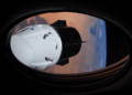 La Dragon Endeavour fotografata da Thomas Pesquet dall'interno della Dragon Resilience, entrambe attraccate alla ISS il 30 aprile 2021. Credits: Thomas Pesquet/NASA