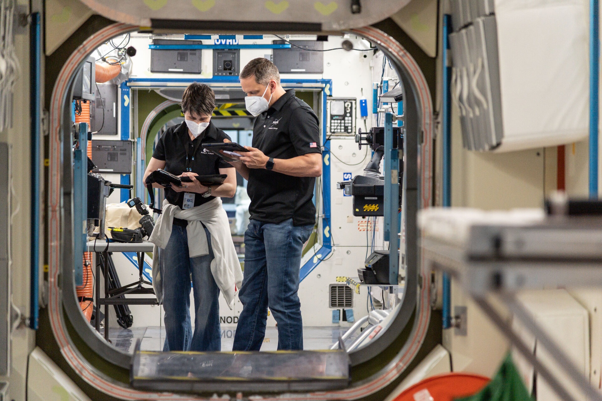 Samantha Cristoforetti e l'astronauta della NASA Bob Hines al Johnson Space Center