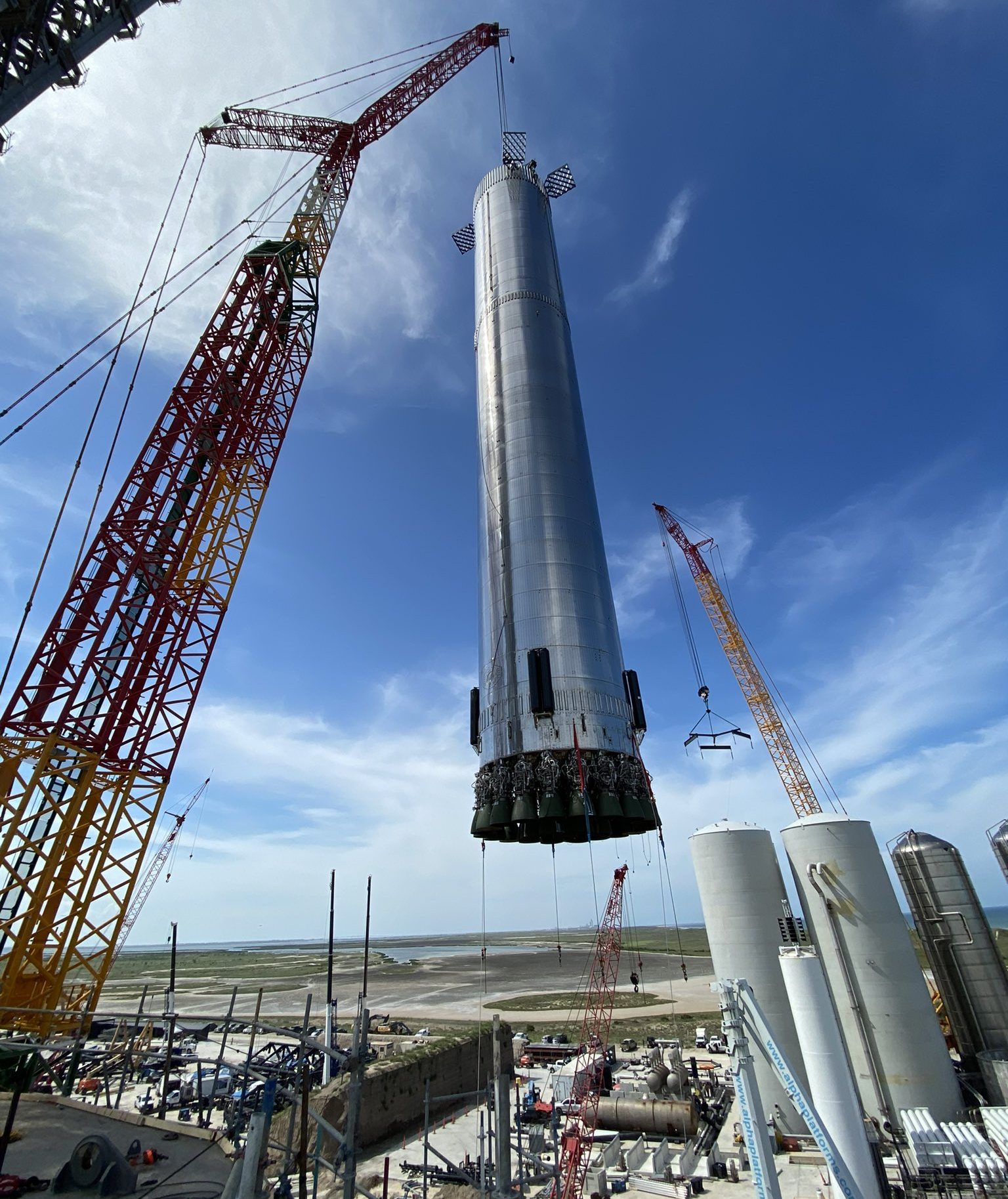 Il Super Heavy BN4 fotografato ad agosto 2021 al pad di lancio di Starbase.