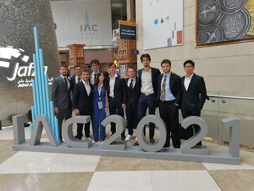 Una delegazione dell'associazione PoliSpace e del team ICE Cream allo IAC 2021. Credits: Credits: ICE Cream team / Polispace