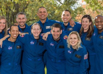 Gli astronauti della nuova classe 2021 della NASA.