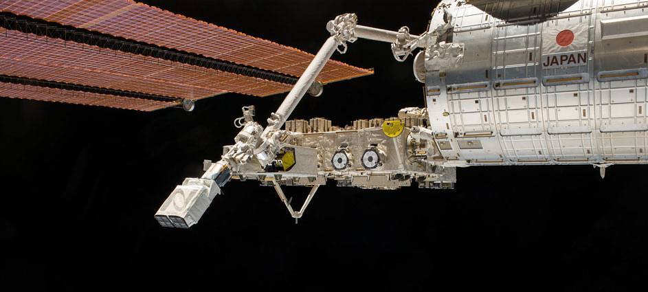 Il sistema di Nanoracks per il rilascio di satelliti dalla ISS fotografato nel 2014. 