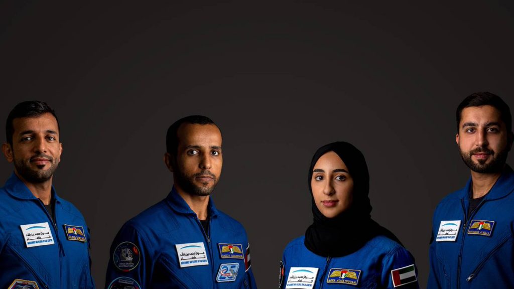 I quattro componenti del corpo astronati degli Emirati Arabi Uniti. Da sinistra: Sultan Saif Alneyadi; Hazzaa Ali Almansoori; Nora Al Matrooshi e Mohammed Al Mulla.