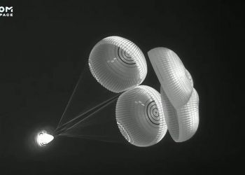 La Dragon e i suoi quattro paracaduti fotografati poco dopo l'apertura.