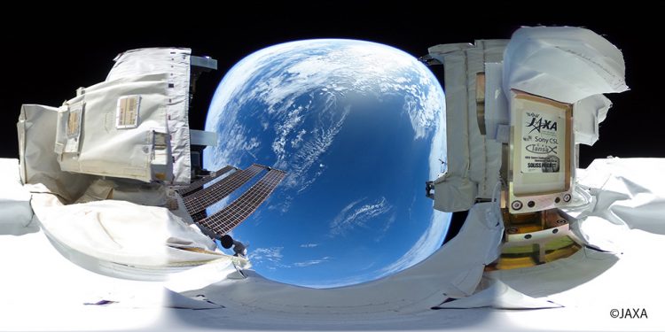 VisFoto a 360 gradi dell'ISS trasmessa da SOLISS. Si può notare il terminal con il logo di SONY sulla destra. Credit: JAXA.ta a 360 gradi di SOLISS