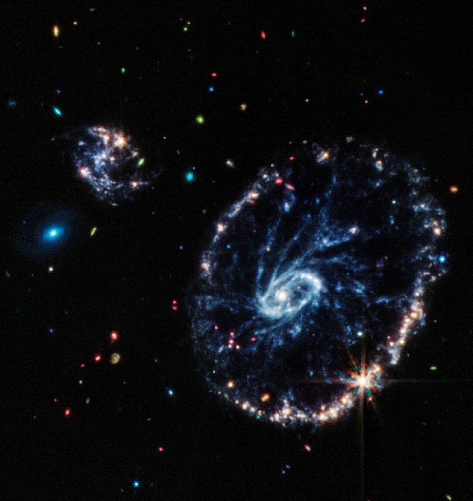 galassia Cartwheel vista da MIRI