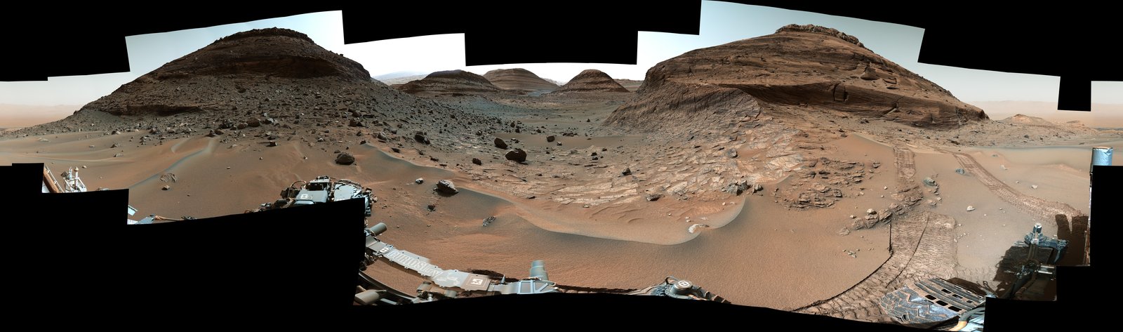 Vista del "Paraitepuy Pass", con a destra la collina "Bolivar" e a sinistra la collina "Deepdale". Crediti: NASA/JPL-Caltech/MSSS