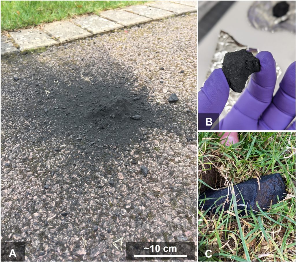 (A) Frammenti del meteorite caduti sul vialetto della famiglia Wilcock il 1 marzo 2021. (B) Esempio di un frammento raccolto dal vialetto (C) Il frammento intatto più grande trovato da M.B.Ihász. il 6 March 2021. Credits: ScienceAdvances
