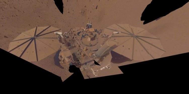 InSight selfie