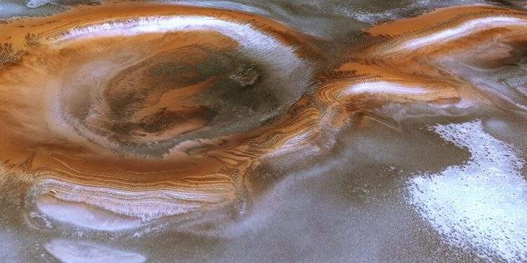 cratere ghiacciato su Marte - Mars Express