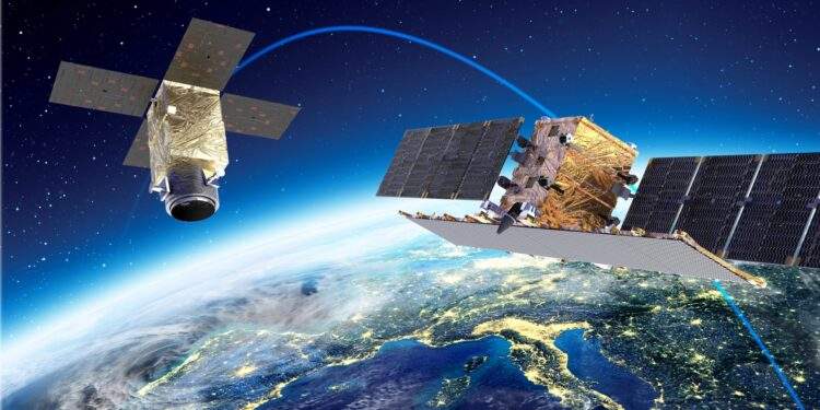 Un render grafico dei due satelliti di Thales Alenia Space per la costellazione IRIDE. A sinistra quello ottico, a destra quello con tecnologia SAR