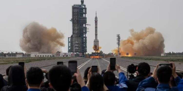 La partenza della missione Shenzhou-16