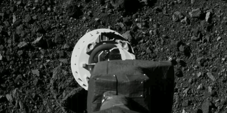 OSIRIS-REx raccoglie i campioni di Bennu