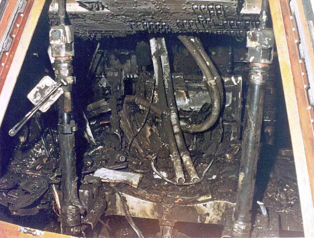 L'interno della capsula Apollo 1 dopo l'incendio.