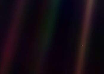 Porzione della fotografia passata alla storia come "The Pale Blue Dot", scattata a 6 miliardi di km di distanza da casa dalla sonda Voyager 1 della NASA il 14 febbraio 1990. Credits: NASA