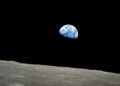 La Luna e la Terra vista da William Anders. Fu la prima missione nella storia dell'Umanità a raggiungere l'orbita lunare con astronauti.