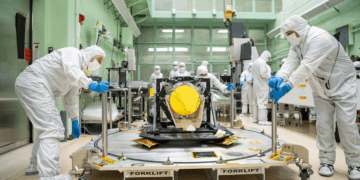 Il prototipo Engineering Development Unit Telescope dei sei telescopi che la NASA dovrebbe fornire all'ESA per la missione LISA. Credits: NASA/Dennis Henry