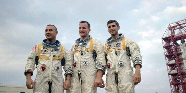 Da sinistra a destra, gli astronauti di Apollo 1: Gus Grissom, Edward H. White e Roger B. Chaffee. Credits: NASA