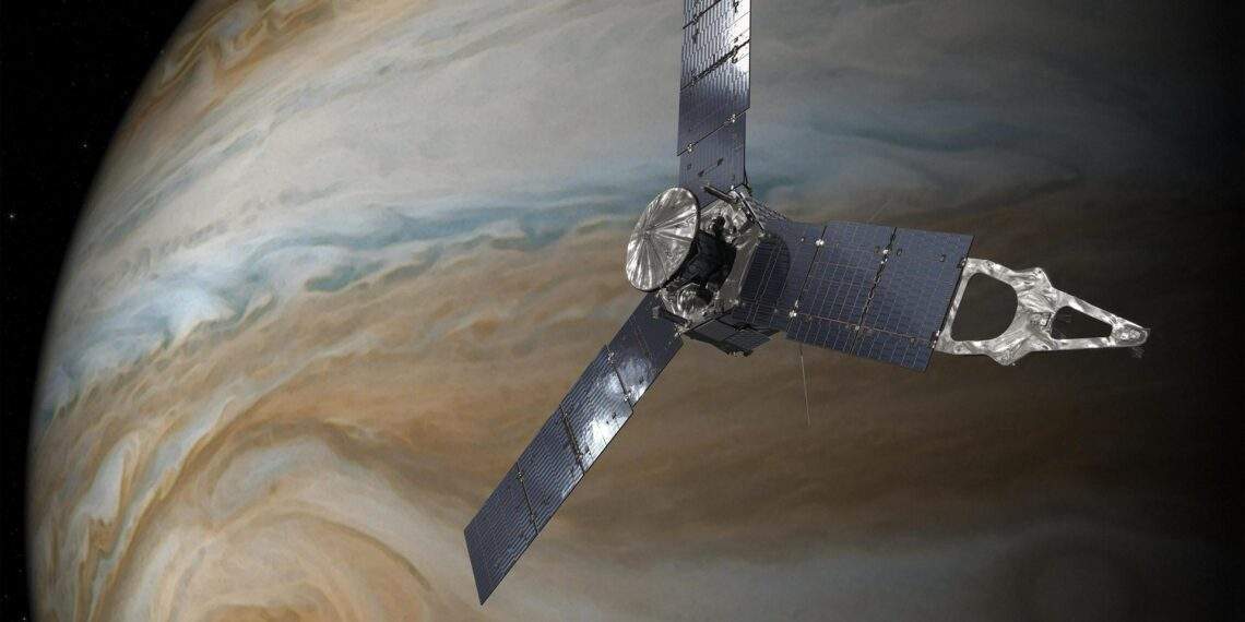 La sonda Juno della NASA mentre sorvola Giove. Credits: NASA/JPL-Caltech