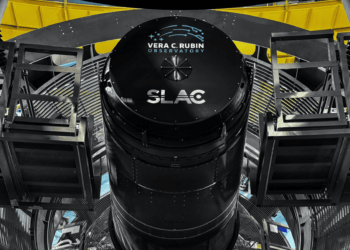 La LSST Camera, la fotocamera astronomica digitale più grande al mondo mai costruita, installata presso l'osservatorio Vera C. Rubin. Credits: RubinObs/NOIRLab/SLAC/NSF/DOE/AURA/Y. Utsumi