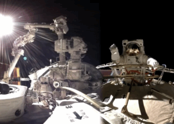 La prima EVA dell'equipaggio di Shenzhou-20 sulla stazione spaziale cinese Tiangong. Credits: CMS/CNSA