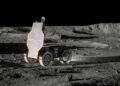 Un render del rover Mona Luna di Venturi Space France, mentre si muove sulla superficie lunare. Credits: Sacha Lakic