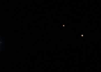 Il pianeta Urano e le sue cinque lune più grandi: Titania, Oberon, Umbriel, Miranda e Ariel. È visibile anche l'ombra di Ariel, che è sovrapposta a Urano. Credits: NASA, ESA, STScI, Christian Soto (STScI)