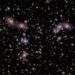 I diamanti bianchi mostrano le posizioni di 20 delle 83 galassie giovani, a bassa massa, con starburst trovate nelle immagini a infrarossi del James Webb del gigantesco ammasso di galattiche Abell 2744. Credits: NASA/ESA/CSA/Bezanson et al. 2024 e Wold et al. 2025