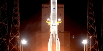 Il liftoff dell'Ariane 64 il 30 aprile 2026, con a bordo 32 satelliti Amazon Leo.