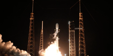 Liftoff del Falcon 9 di SpaceX per il lancio dei satelliti BlueBird 11, 12 e 13 di AST SpaceMobile, il 5 agosto 2026.