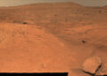 Mosaico ottenuto dal rover Perseverance che mostra la Margin Unit, un'area geologica che abbraccia l'interno del bordo del cratere Jezero. Credits: NASA/JPL-Caltech/MSSS