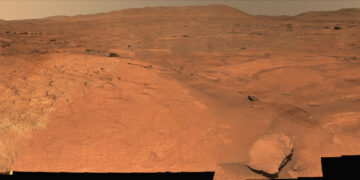 Mosaico ottenuto dal rover Perseverance che mostra la Margin Unit, un'area geologica che abbraccia l'interno del bordo del cratere Jezero. Credits: NASA/JPL-Caltech/MSSS