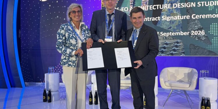Simonetta Cheli, Director of Earth Observation Programmes, ESA Christoph Kautz, Director for Space Policy, Satellite Navigation and Earth Observation (DEFIS), European Commission Massimo Claudio Comparini, Managing Director of Leonardo Space Division