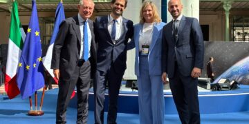 Firmati due accordi di collaborazione fra aziende francesi e italiane allo Space Summit di Parigi