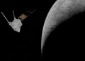 Render del Mercury Planetary Orbiter di BepiColombo vicino a Mercurio. Credits: ESA/ATG medialab. Mercurio: NASA/JHUAPL/CIW