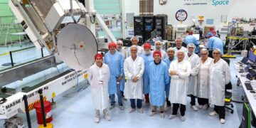 Lunar Link e il team di Thales Alenia Space a Cannes, in Francia. Credits: Thales Alenia Space