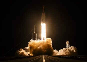 Liftoff del Falcon Heavy per la missione NROL-97 dell'NRO il 2 ottobre 2026. Credits: SpaceX