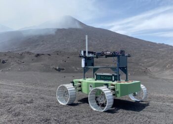 Il rover italiano ETNA sul Monte Etna.