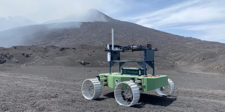 Il rover italiano ETNA sul Monte Etna.