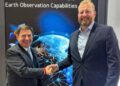 Massimo Comparini, Managing Director della Divisione Spazio di Leonardo, e Johan Åman, CEO di Unibap. Credits: Unibap Space Solutions